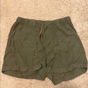 Thread & Supply high waisted green shorts!